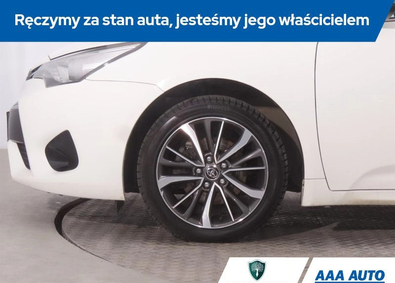 Toyota Avensis cena 53000 przebieg: 156404, rok produkcji 2015 z Staszów małe 191